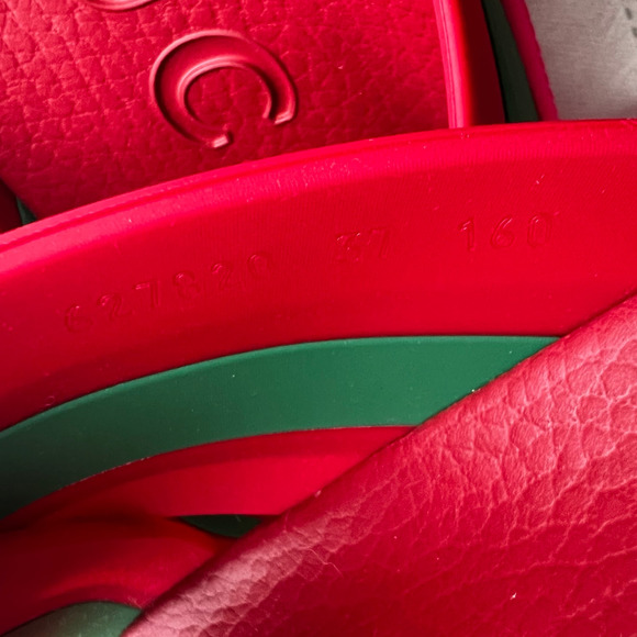 Gucci Red Green Striped Web Accent Rubber Sandals, IT37/US7 - Picture 11 of 16